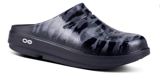 OOFOS WOMEN'S OOCLOOG LIMITED EDITION CLOG - BLACK CAMO